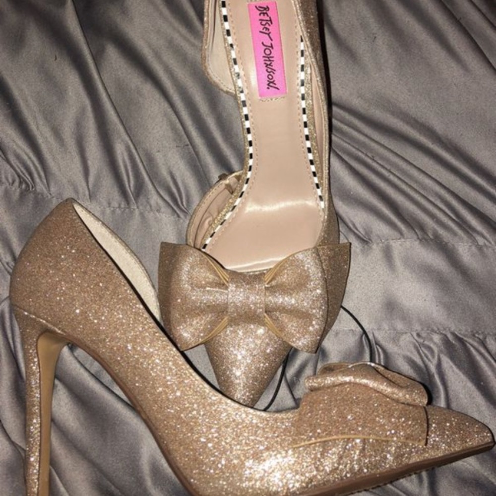 Betsey Johnson Gold Glitter Pumps